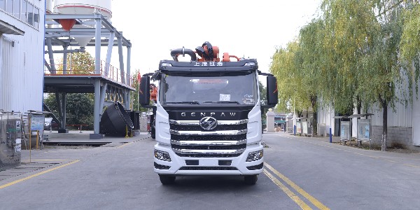 場地窄、料況差頻繁誤工？中小泵車租賃商必看，科尼樂32米巷戰之王解決鄉村施工堵管難題