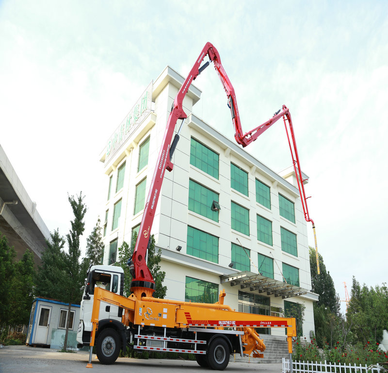 小型混凝土泵車，天泵，小型泵車，泵車