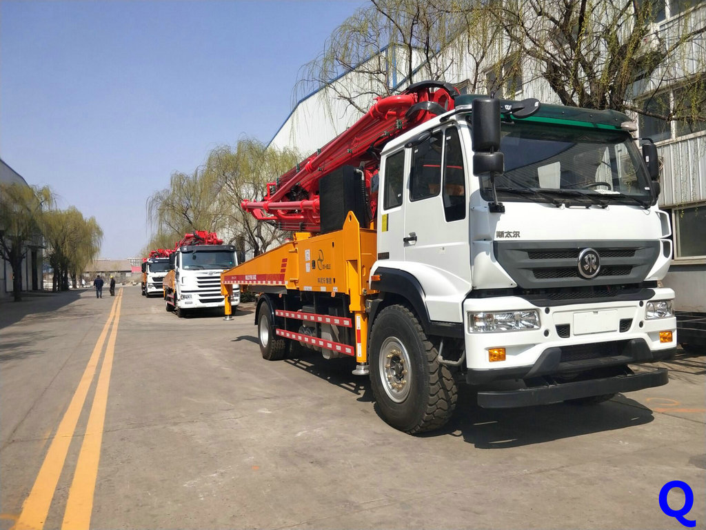 小型混凝土泵車，天泵，小型泵車，混凝土泵車