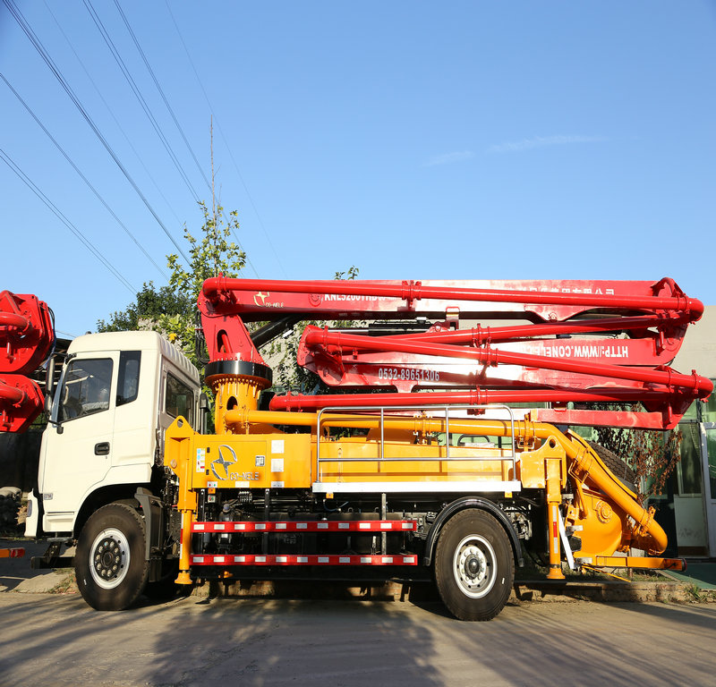 小型混凝土泵車，混凝土泵車，天泵，小型泵車